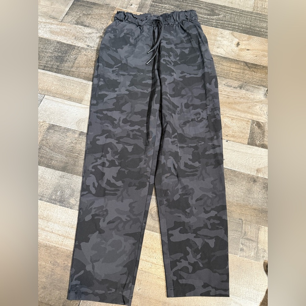 Lululemon Nylon Printed Pants- 4‎